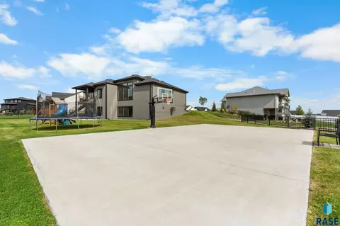 Exterior - 6701 E Spitfire Cir, Sioux Falls, SD 57110 photo 5 of 6