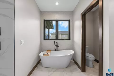 Bath - 6701 E Spitfire Cir, Sioux Falls, SD 57110 photo 3 of 4