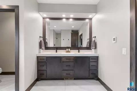 Bath - 6701 E Spitfire Cir, Sioux Falls, SD 57110 photo 4 of 4