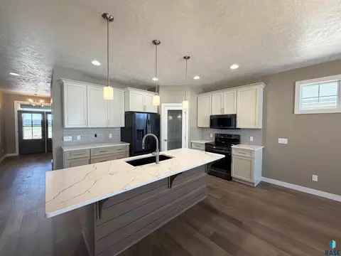 Kitchen - 7004 E Copper Stone Cir, Sioux Falls, SD 57110 photo 1 of 4