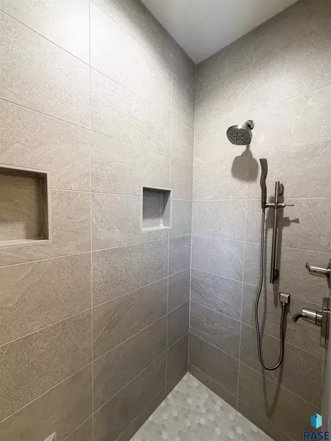 Bath - 7004 E Copper Stone Cir, Sioux Falls, SD 57110 photo 3 of 5