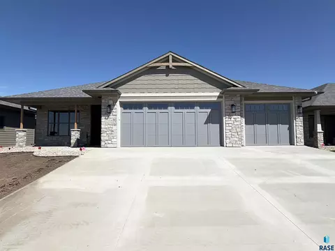 7004 E Copper Stone Cir, Sioux Falls, SD 57110