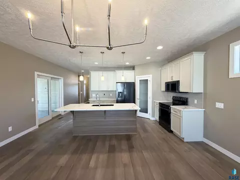 Kitchen - 7004 E Copper Stone Cir, Sioux Falls, SD 57110 photo 2 of 4