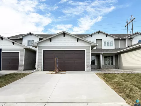 5929 S Spirea Ave, Sioux Falls, SD 57108