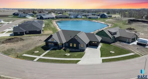 1100 Duck Trl, Hartford, SD 57033