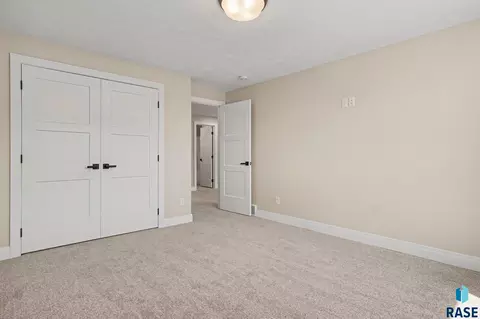 Bedroom - 5505 E Morningside Cir, Sioux Falls, SD 57110 photo 8 of 10