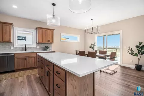 Kitchen - 5505 E Morningside Cir, Sioux Falls, SD 57110 photo 2 of 3
