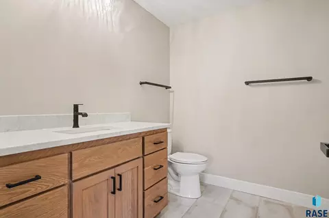 Bath - 5505 E Morningside Cir, Sioux Falls, SD 57110 photo 3 of 3