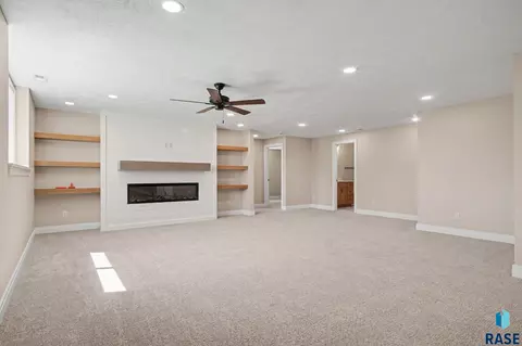 Living - 5505 E Morningside Cir, Sioux Falls, SD 57110 photo 4 of 5