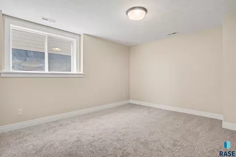 Bedroom - 5505 E Morningside Cir, Sioux Falls, SD 57110 photo 10 of 10