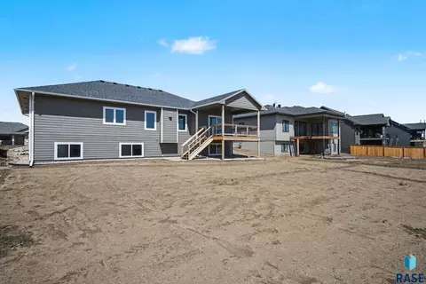 Exterior - 5505 E Morningside Cir, Sioux Falls, SD 57110 photo 3 of 4