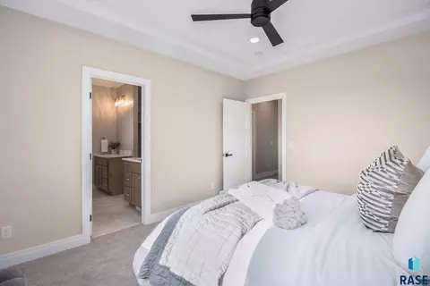 Bedroom - 5505 E Morningside Cir, Sioux Falls, SD 57110 photo 2 of 10