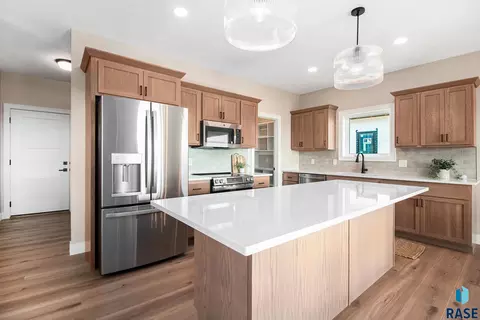Kitchen - 5505 E Morningside Cir, Sioux Falls, SD 57110 photo 1 of 3