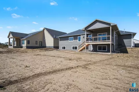 Exterior - 5505 E Morningside Cir, Sioux Falls, SD 57110 photo 4 of 4