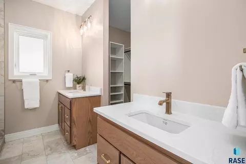 Bath - 5505 E Morningside Cir, Sioux Falls, SD 57110 photo 1 of 3