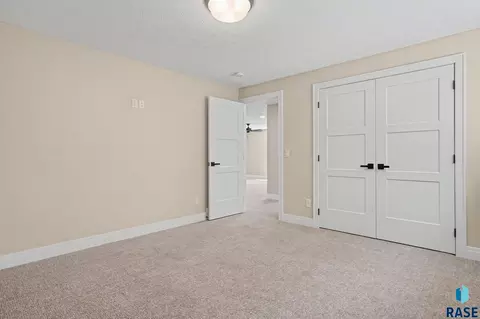 Bedroom - 5505 E Morningside Cir, Sioux Falls, SD 57110 photo 9 of 10