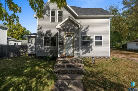 222 W 2nd St, Canton, SD 57013