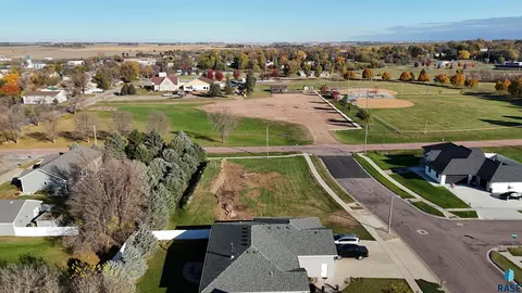 105 Lacy Ave, Garretson, SD 57030