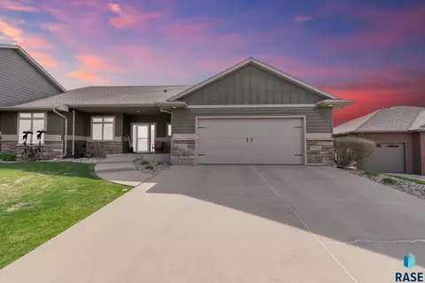 5917 S Nature Run Pl, Sioux Falls, SD 57108