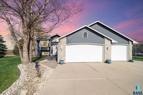 24404 View Dr, Dell Rapids, SD 57022