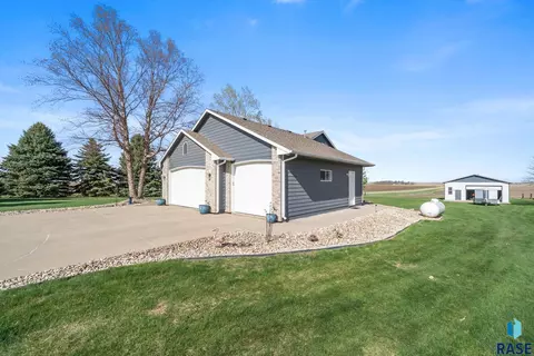 Exterior - 24404 View Dr, Dell Rapids, SD 57022 photo 12 of 16