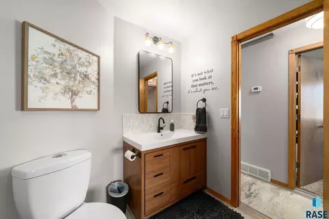Bath - 24404 View Dr, Dell Rapids, SD 57022 photo 3 of 6