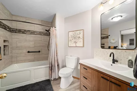 Bath - 24404 View Dr, Dell Rapids, SD 57022 photo 1 of 6