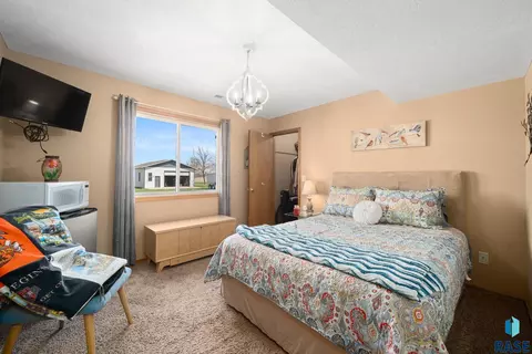 Bedroom - 24404 View Dr, Dell Rapids, SD 57022 photo 5 of 6