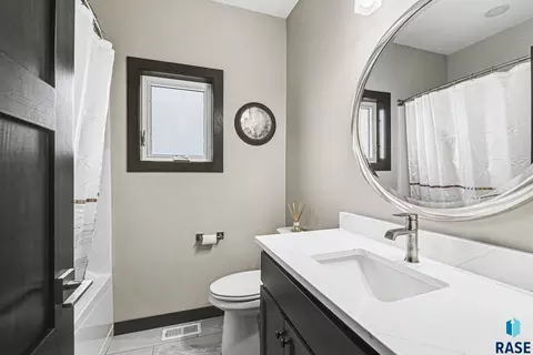 Bath - 1900 S Firefly Dr, Sioux Falls, SD 57110 photo 3 of 4