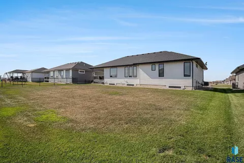 Exterior - 800 S James Ave, Tea, SD 57064 photo 6 of 6