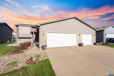 7516 S Bell Cir, Sioux Falls, SD 57108