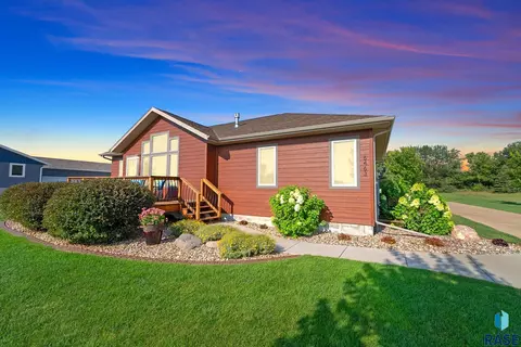 6463 Christiansen Ln, Wentworth, SD 57075