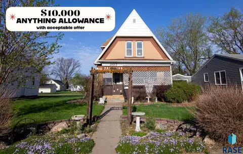 307 S 1st St, Beresford, SD 57004