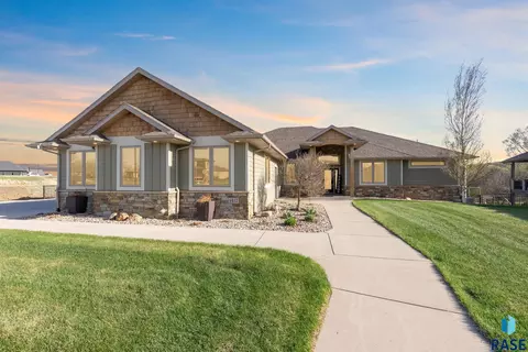 1417 S Sugar Maple Dr, Sioux Falls, SD 57110