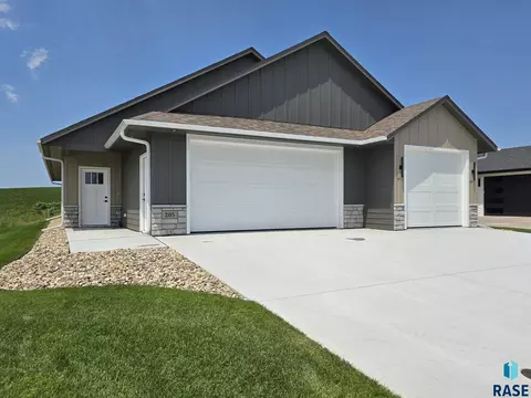 205 N Wildcat Dr, Sioux Falls, SD 57110
