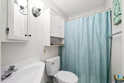 606 E 4th St, Colton, SD 57018 photo 8