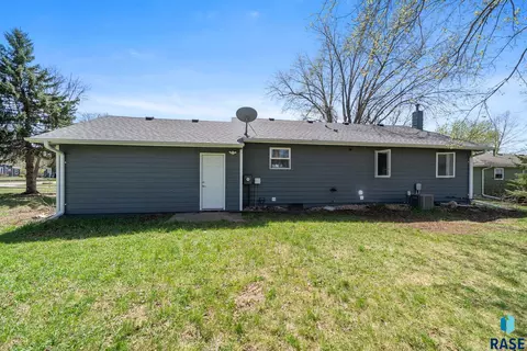 606 E 4th St, Colton, SD 57018 photo 12