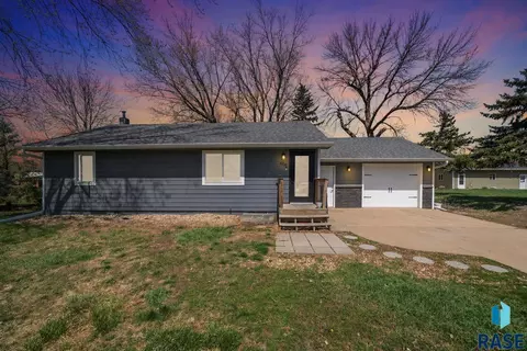 606 E 4th St, Colton, SD 57018