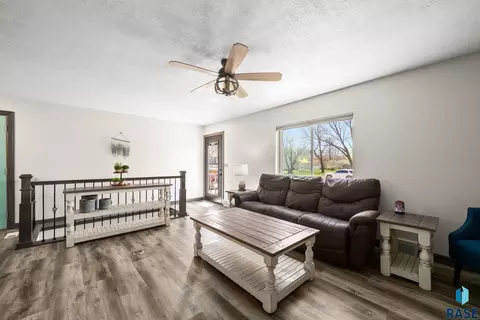 606 E 4th St, Colton, SD 57018 photo 7