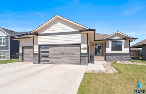 610 Hillside St, Harrisburg, SD 57032