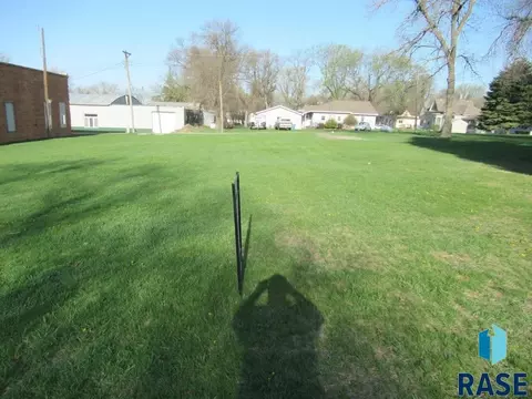 105 Main St, Hills, MN 56138