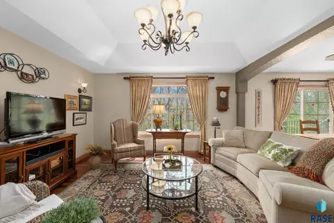 Living - 18 E Big Sky Pl, Sioux Falls, SD 57110 photo 2 of 7