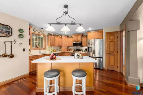 Kitchen - 18 E Big Sky Pl, Sioux Falls, SD 57110 photo 3 of 5