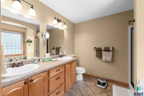 Bath - 18 E Big Sky Pl, Sioux Falls, SD 57110 photo 2 of 3