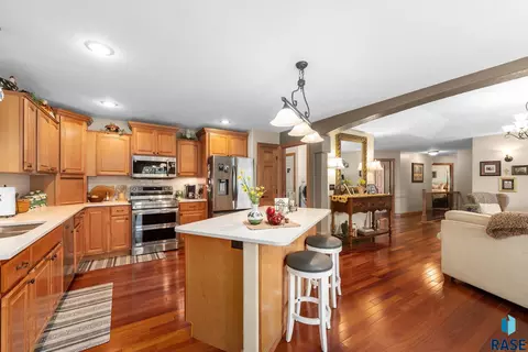 Kitchen - 18 E Big Sky Pl, Sioux Falls, SD 57110 photo 4 of 5