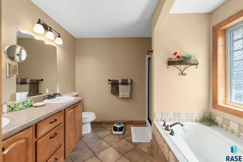 Bath - 18 E Big Sky Pl, Sioux Falls, SD 57110 photo 1 of 3