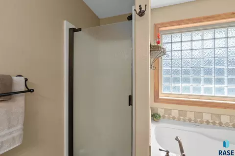 Bath - 18 E Big Sky Pl, Sioux Falls, SD 57110 photo 3 of 3