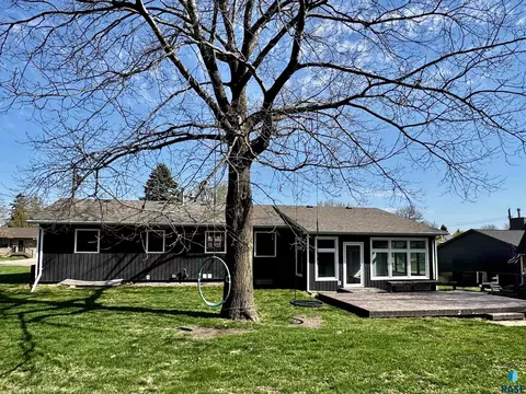 Exterior - 4401 E 20th St, Sioux Falls, SD 57103 photo 7 of 7