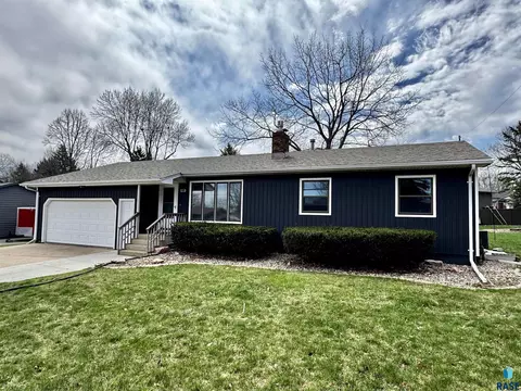 4401 E 20th St, Sioux Falls, SD 57103