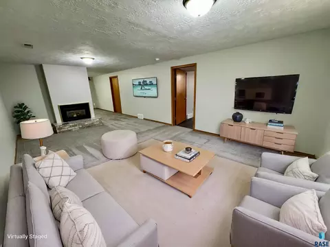 Living - 4401 E 20th St, Sioux Falls, SD 57103 photo 5 of 7